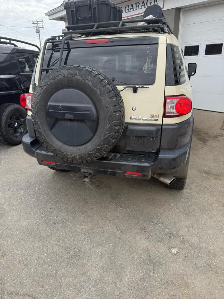 Toyota FJ Cruiser 4WD AT 2010
