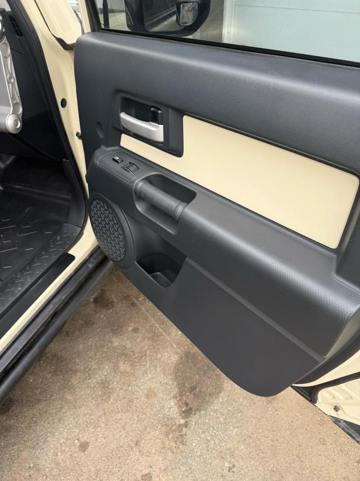 Toyota FJ Cruiser 4WD AT 2010