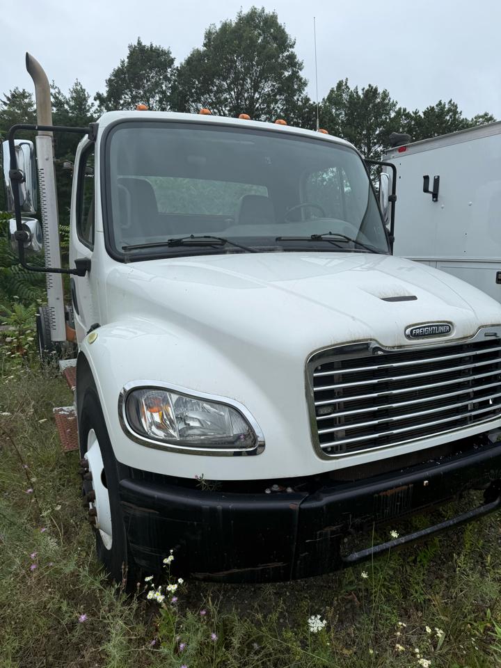 Freightliner M2 106  2015