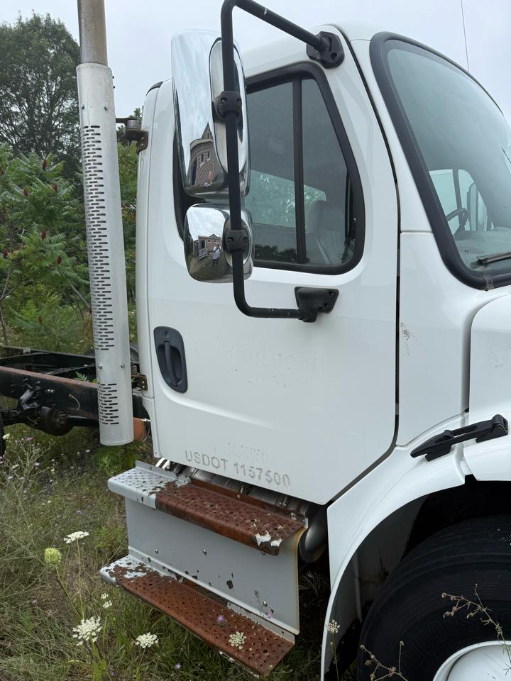 Freightliner M2 106  2015