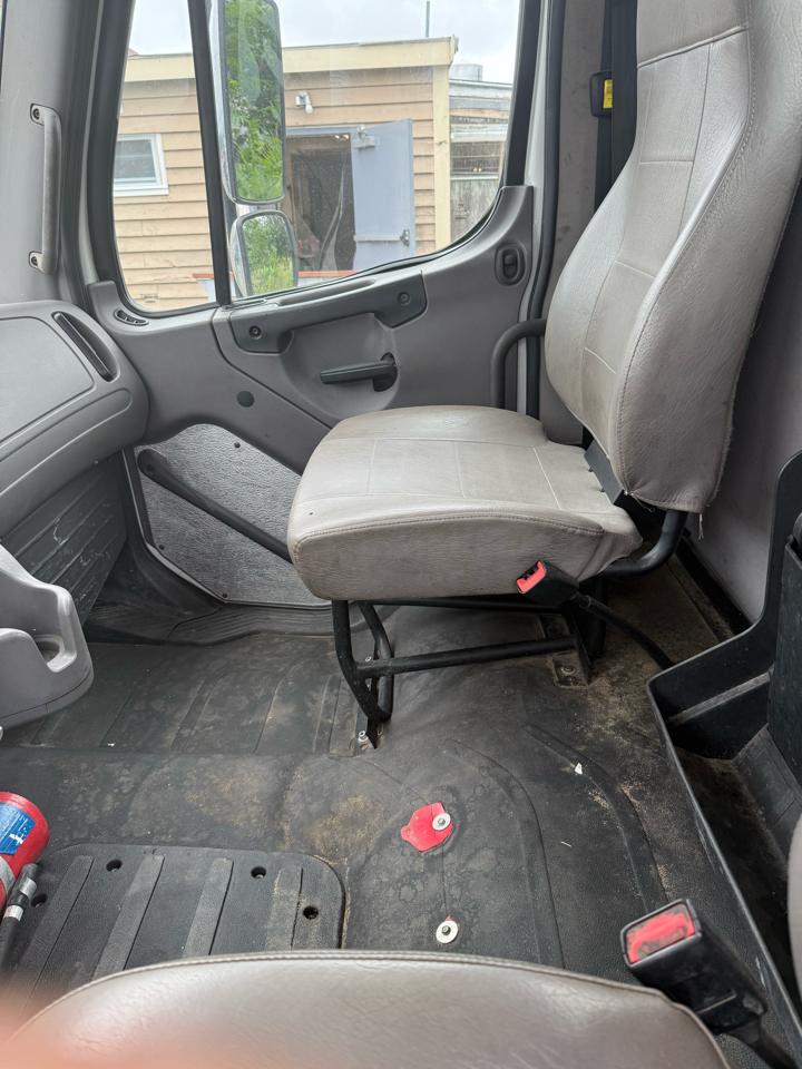 Freightliner M2 106  2015
