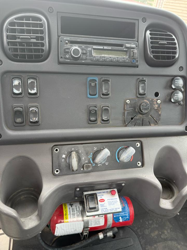 Freightliner M2 106  2015