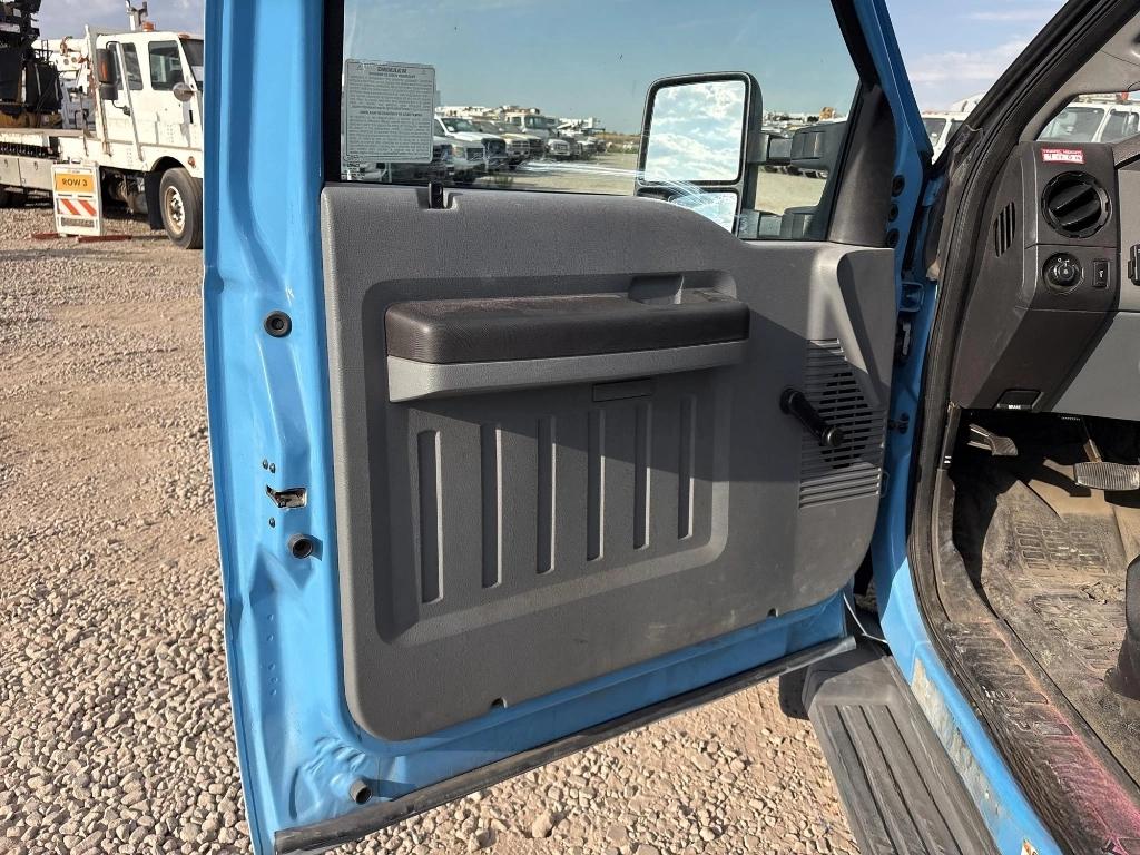 Ford F-550 Regular Cab DRW 2WD 2013
