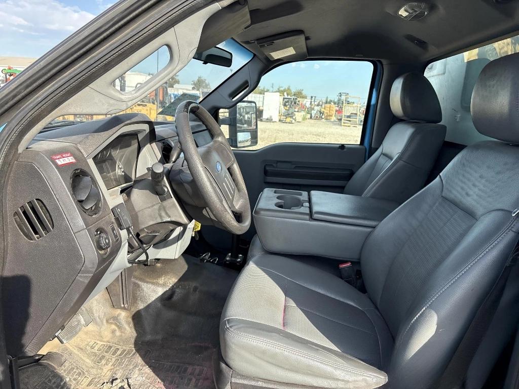 Ford F-550 Regular Cab DRW 2WD 2013
