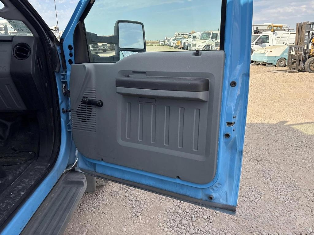 Ford F-550 Regular Cab DRW 2WD 2013
