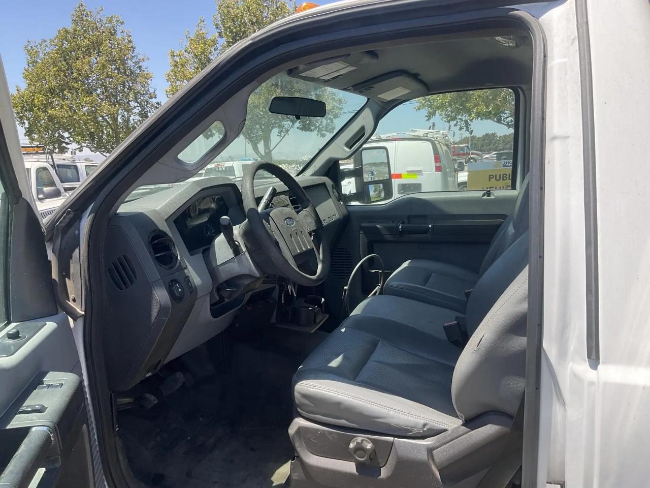 Ford F-450 SD Regular Cab DRW 2WD 2015
