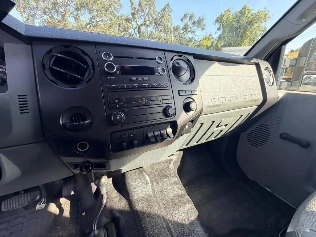 Ford F-350 SD XL Crew Cab Long Bed DRW 4WD 2015