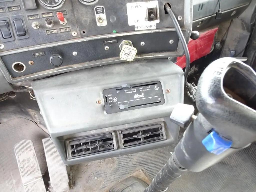 Mack RD600  2000