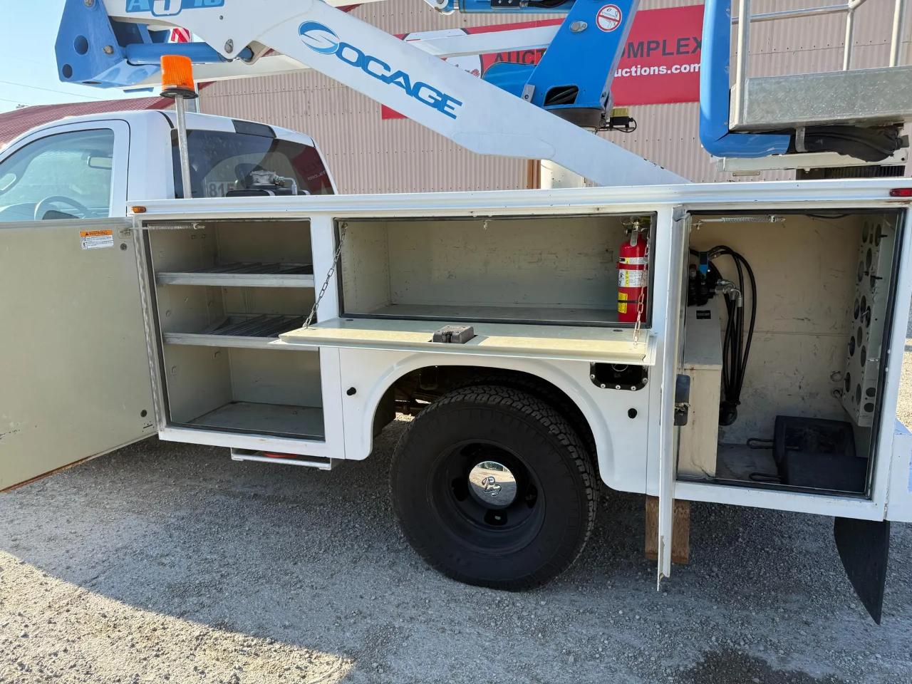 RAM 3500 Regular Cab 4WD SWB DRW 2016