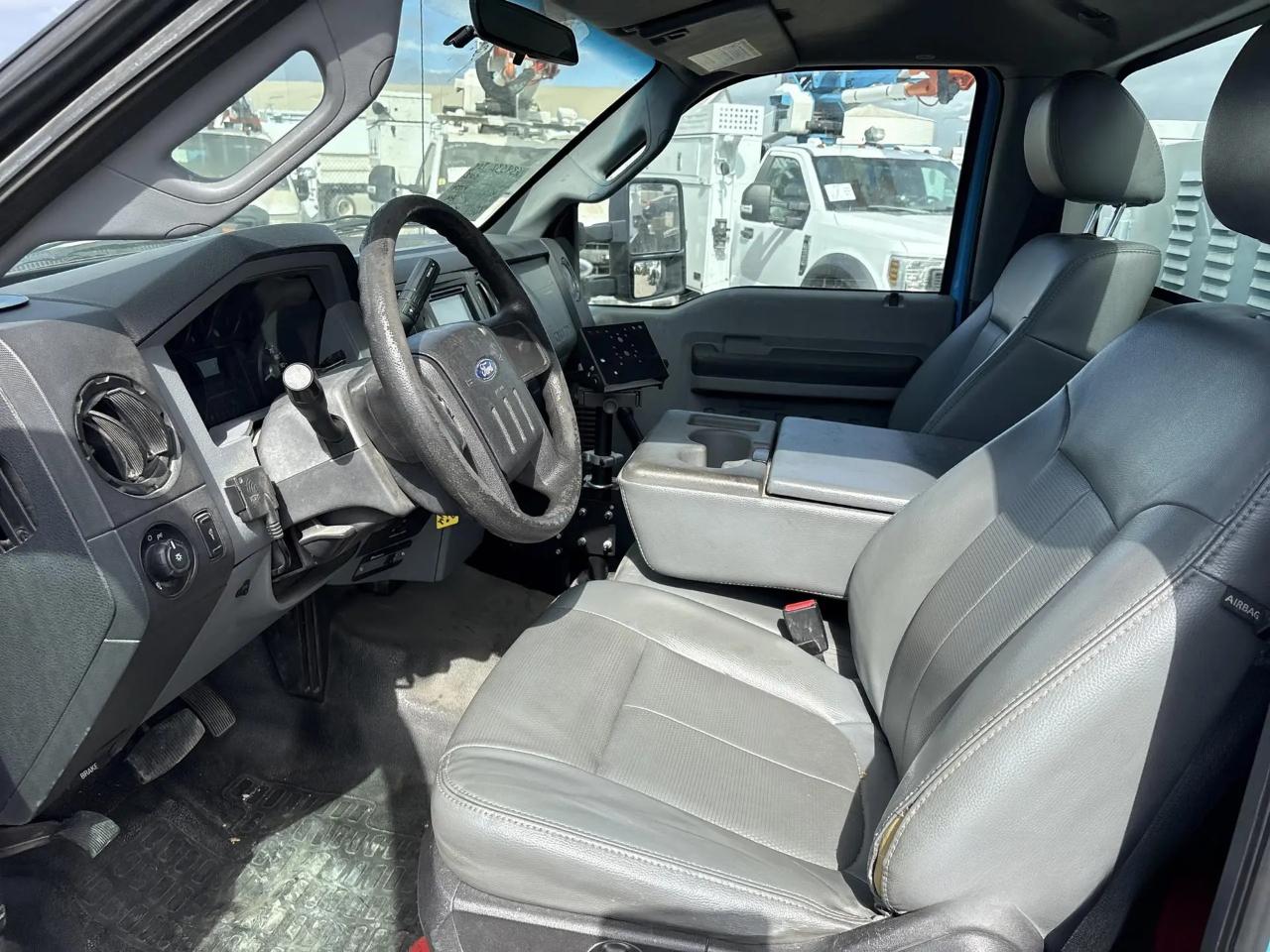 Ford F-550 Regular Cab DRW 2WD 2012