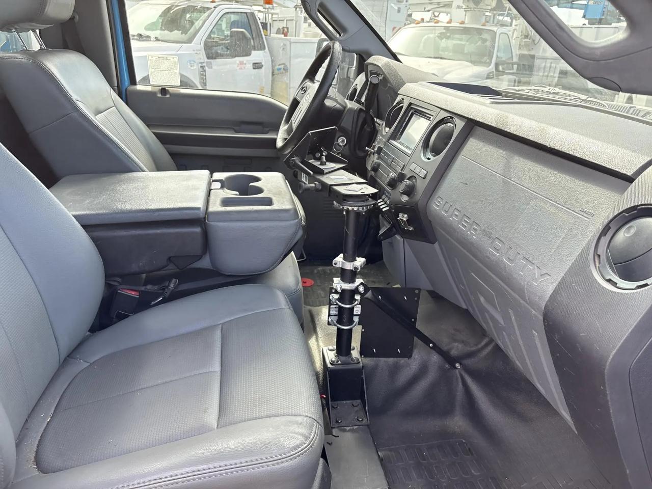 Ford F-550 Regular Cab DRW 2WD 2012
