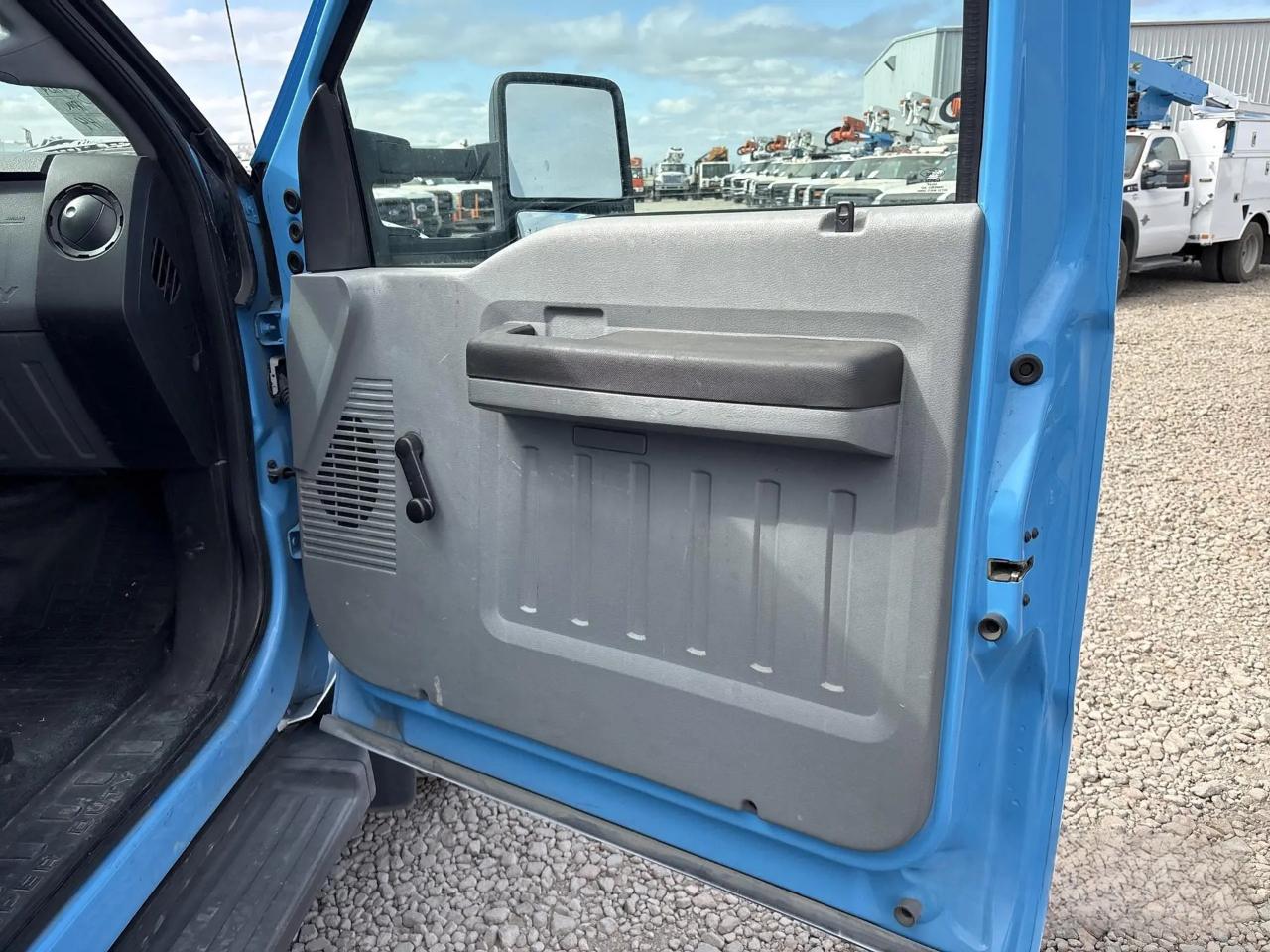 Ford F-550 Regular Cab DRW 2WD 2012