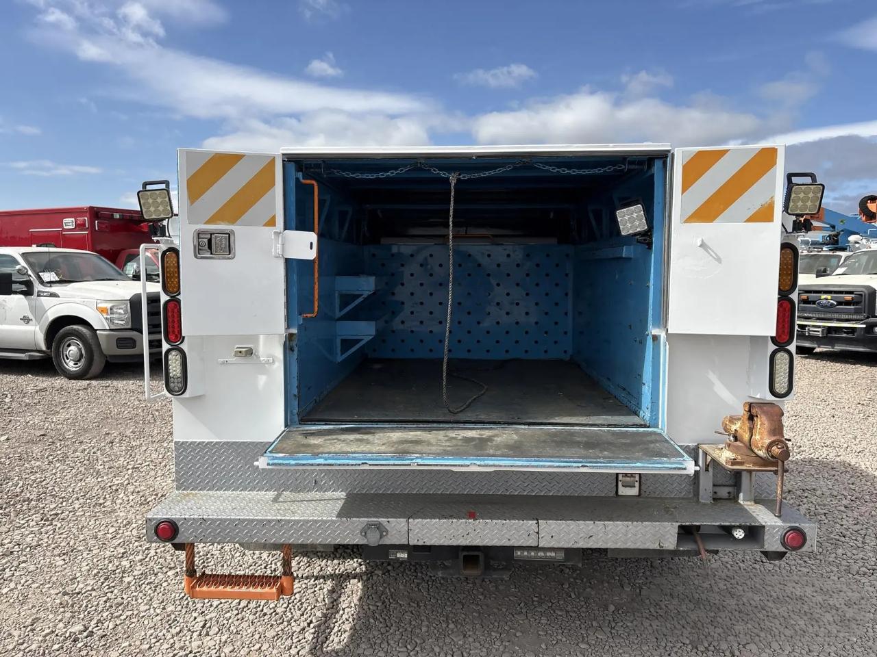 Ford F-550 Regular Cab DRW 2WD 2012