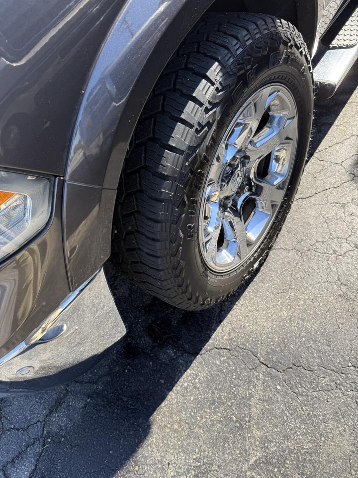 RAM 1500 Laramie Crew Cab SWB 4WD 2015