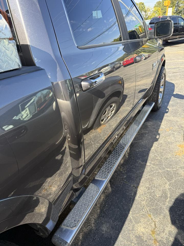 RAM 1500 Laramie Crew Cab SWB 4WD 2015