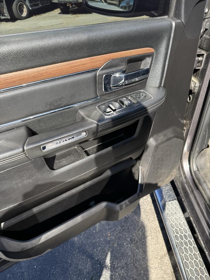 RAM 1500 Laramie Crew Cab SWB 4WD 2015