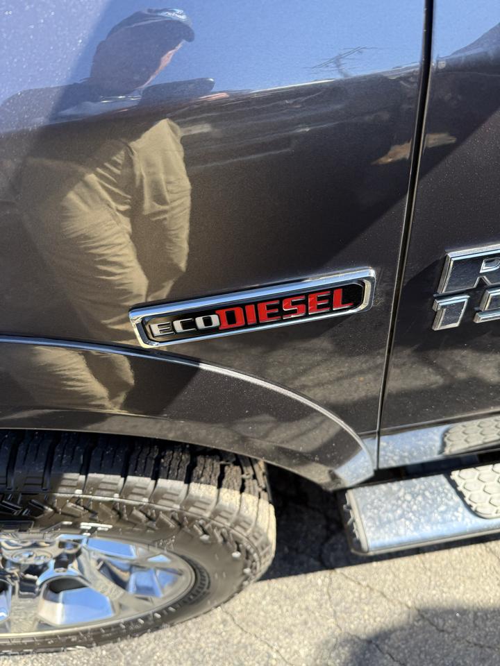 RAM 1500 Laramie Crew Cab SWB 4WD 2015