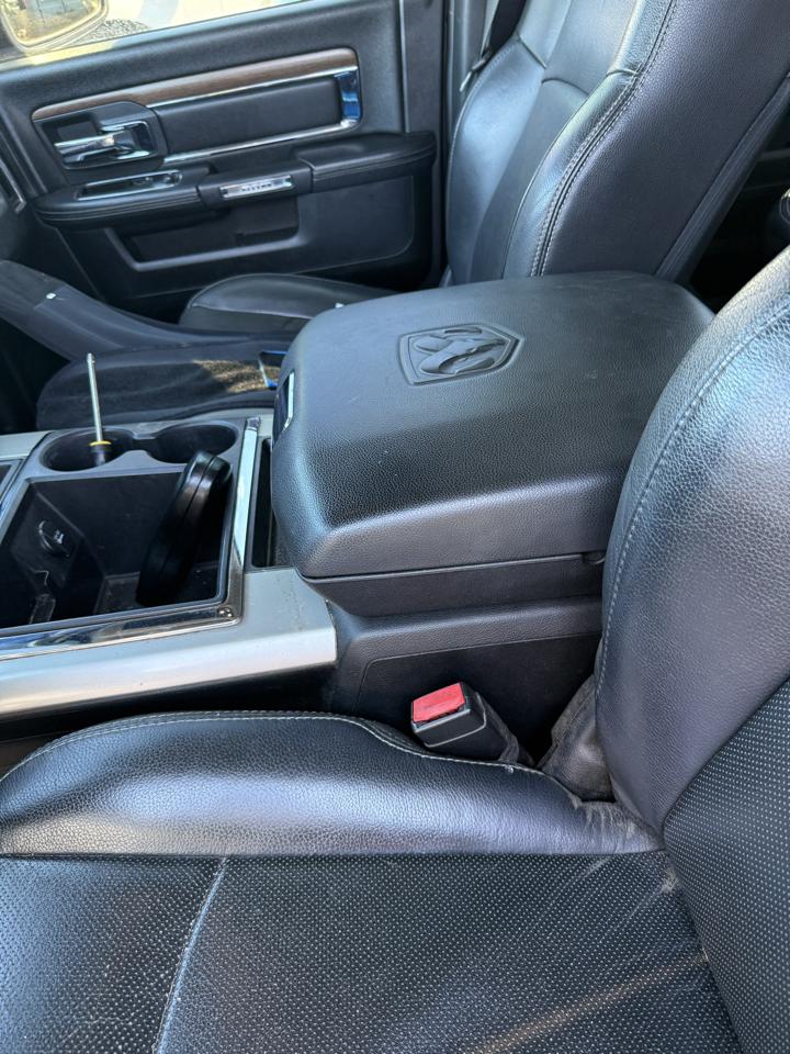 RAM 1500 Laramie Crew Cab SWB 4WD 2015
