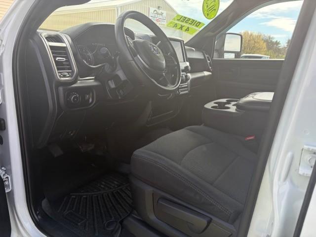 RAM 3500 Tradesman Crew Cab 4WD DRW 2023