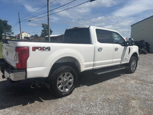 Ford F-250 SD Lariat Crew Cab Short Bed 4WD 2018