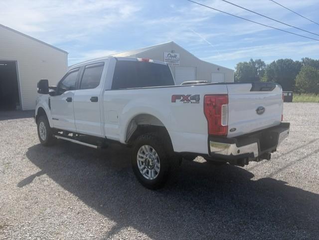 Ford F-250 SD XLT Crew Cab 4WD 2019
