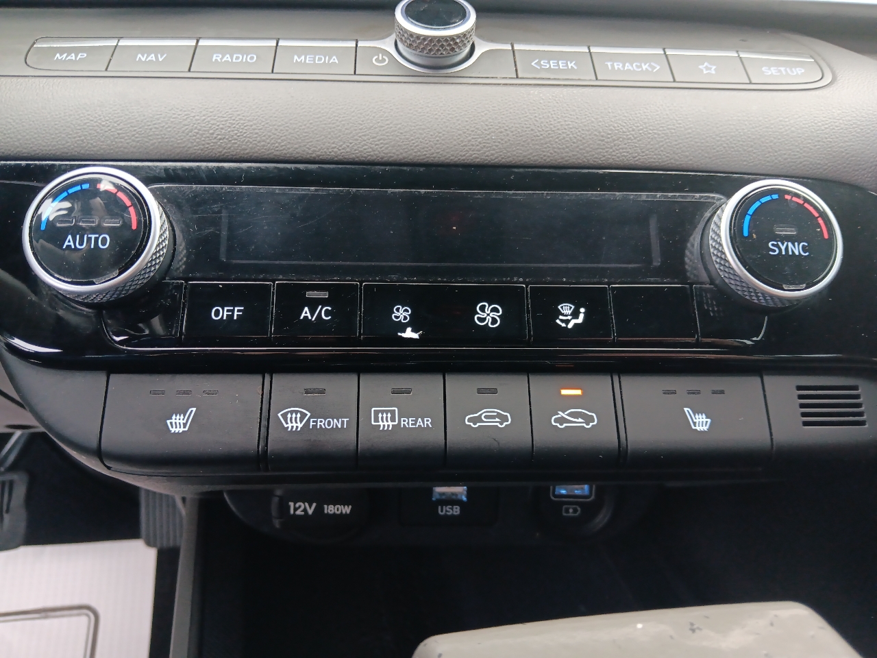 Hyundai Elantra 4dr Sdn Auto 2023