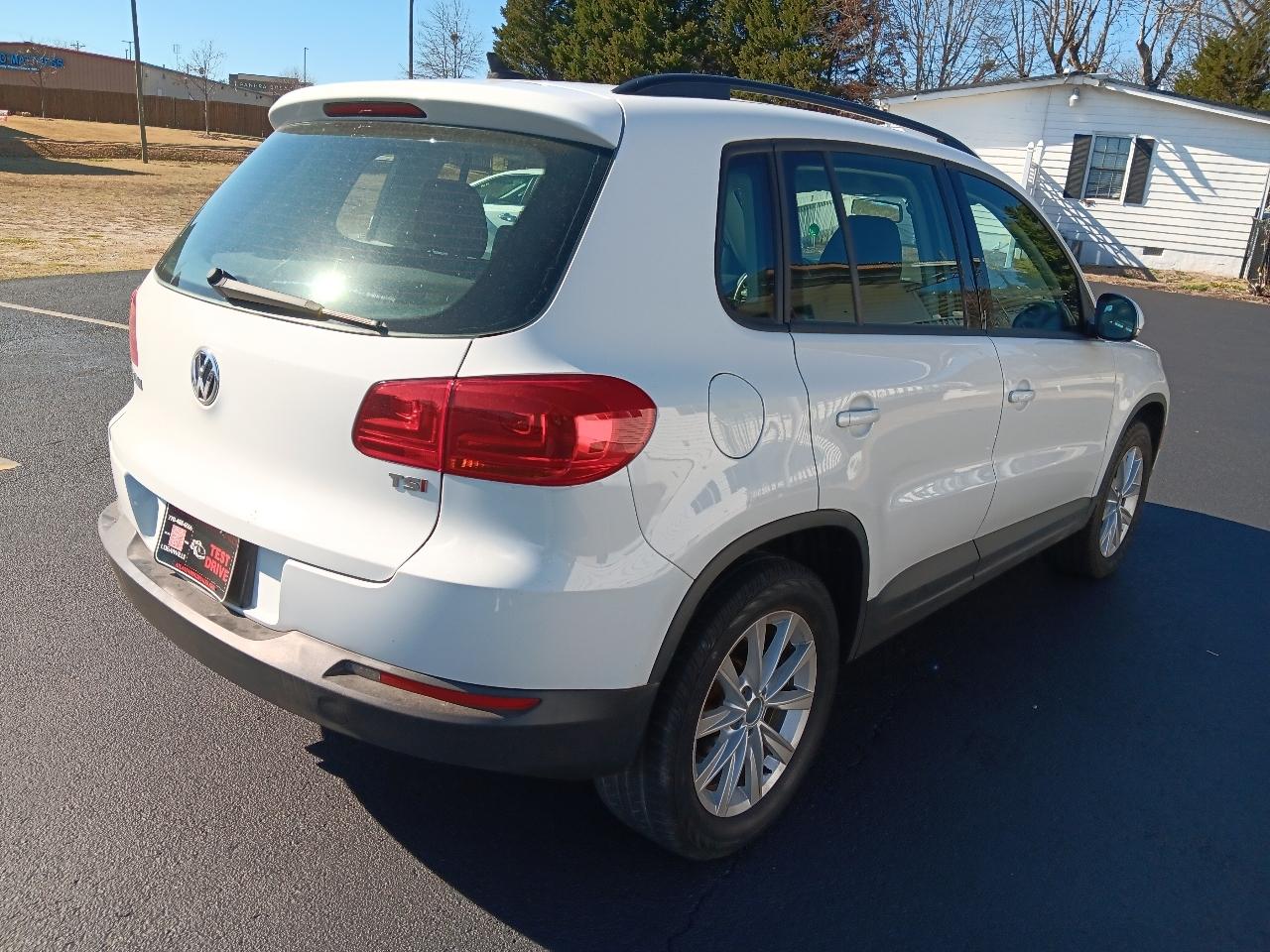 Volkswagen Tiguan S 2017