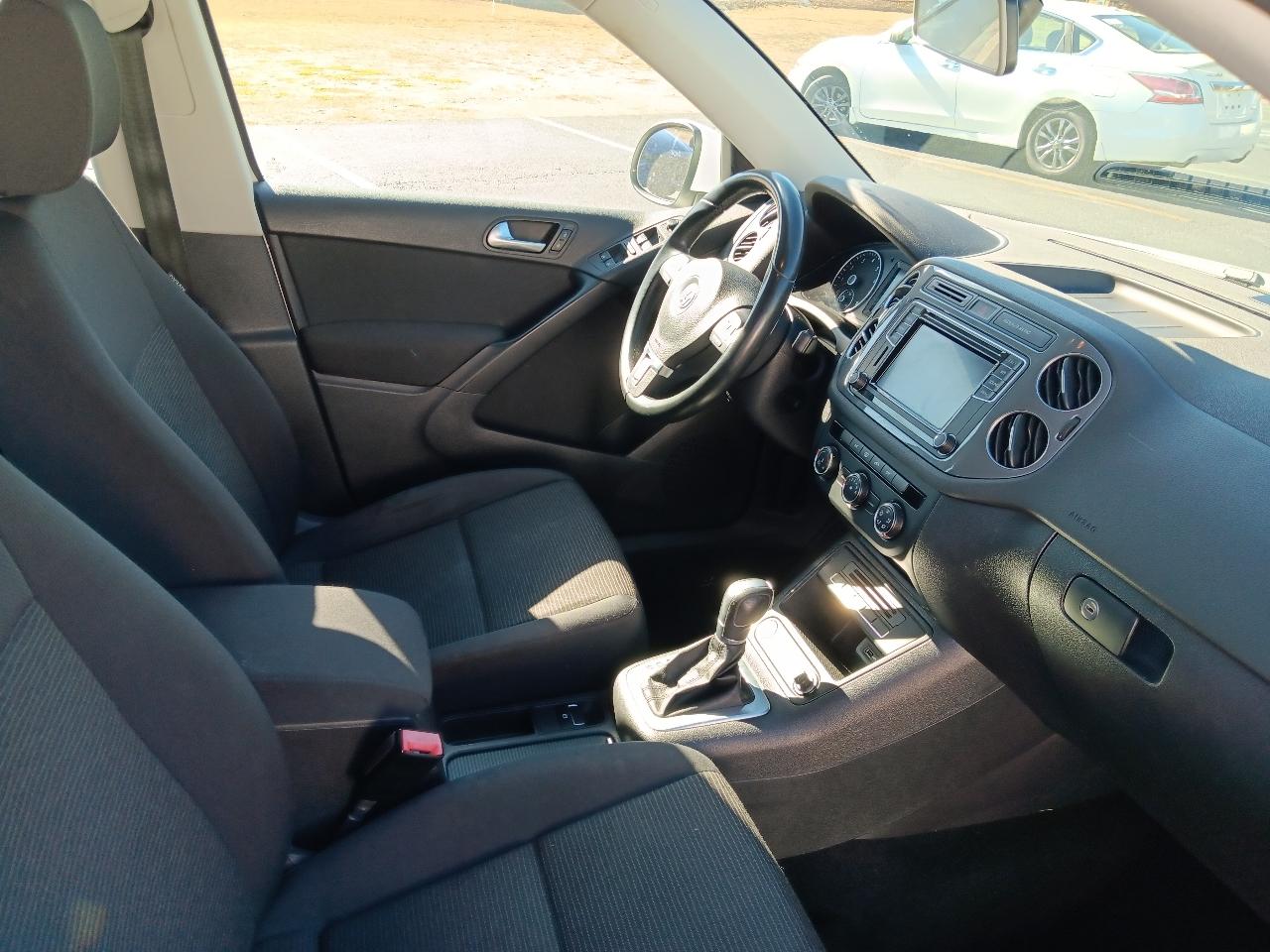 Volkswagen Tiguan S 2017