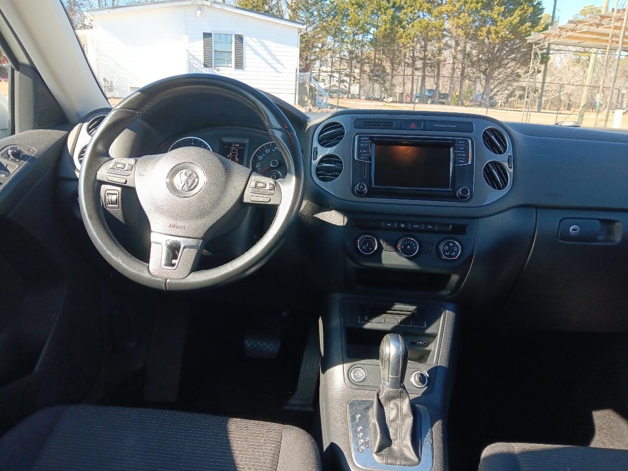 Volkswagen Tiguan S 2017