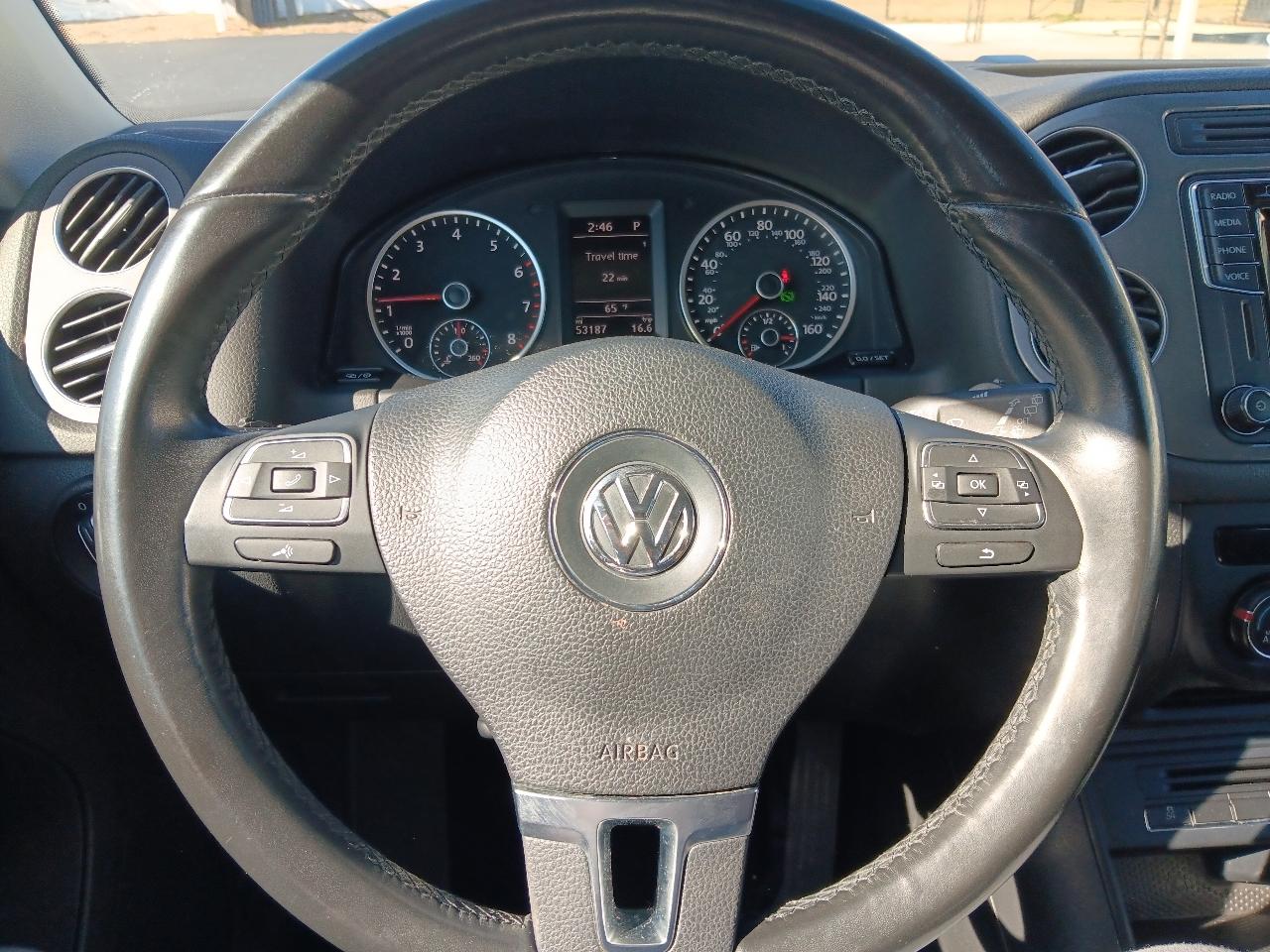 Volkswagen Tiguan S 2017