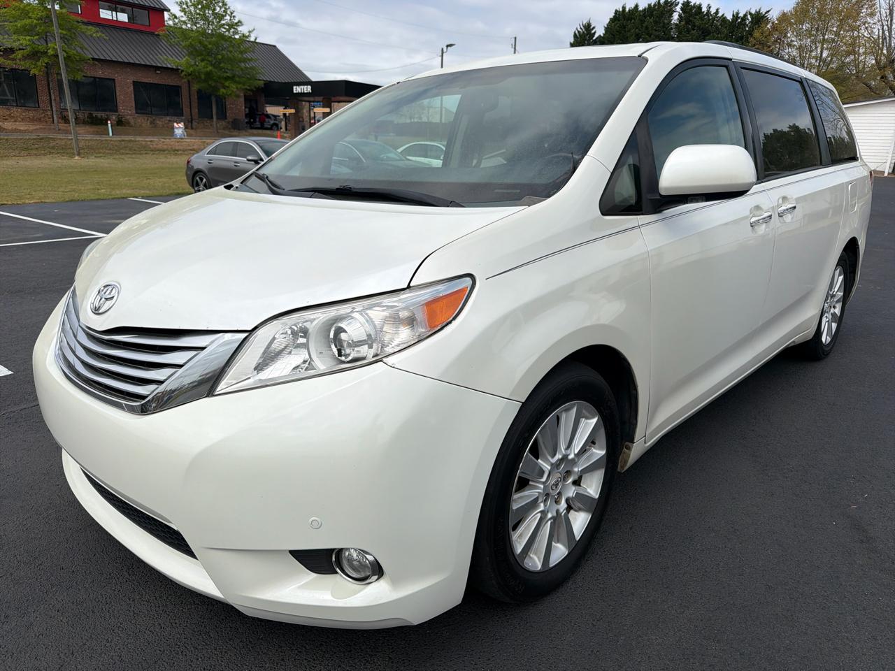 Toyota Sienna XLE FWD 8-Passenger V6 2012