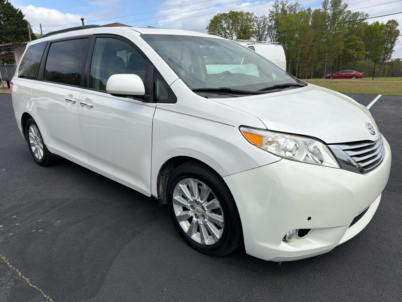 Toyota Sienna XLE FWD 8-Passenger V6 2012
