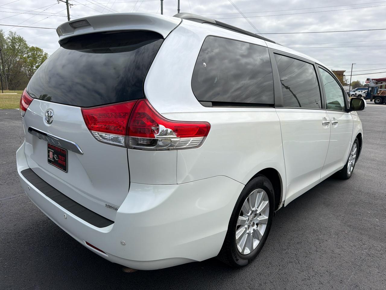 Toyota Sienna XLE FWD 8-Passenger V6 2012