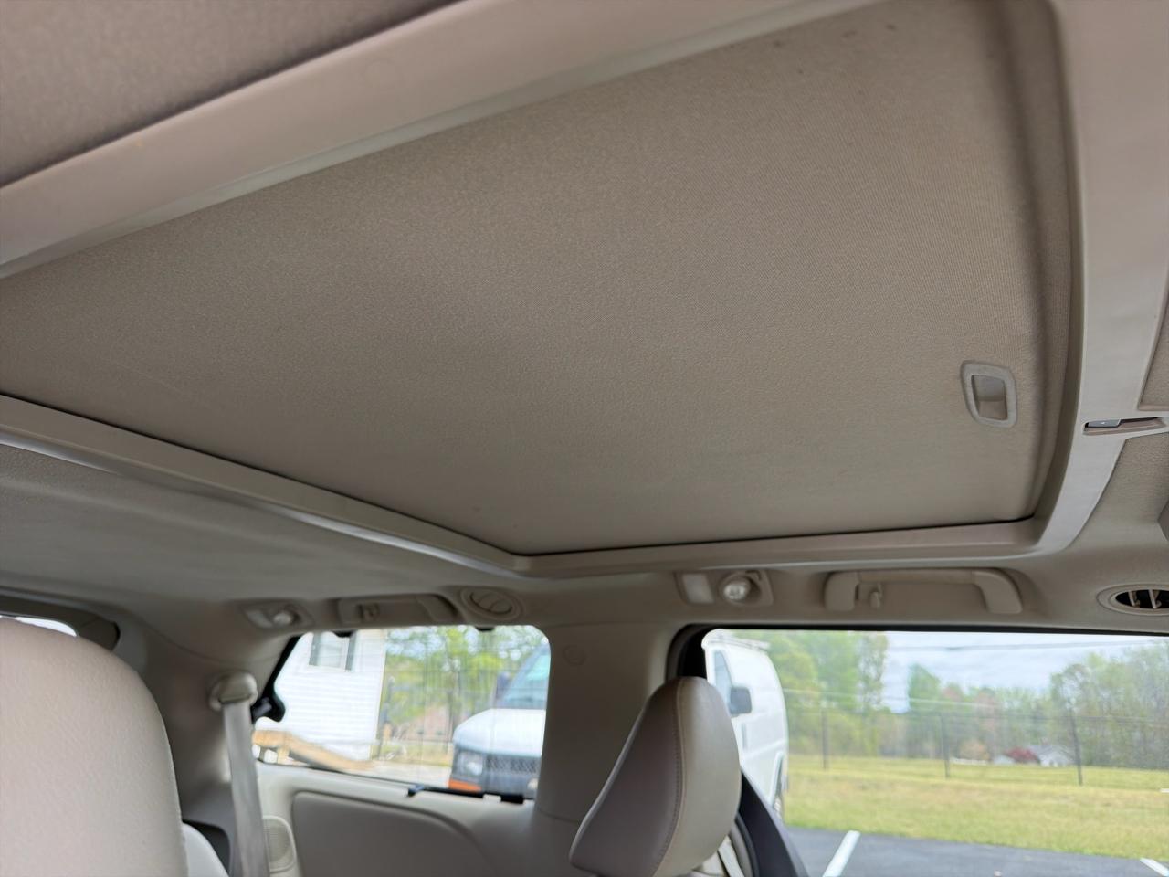 Toyota Sienna XLE FWD 8-Passenger V6 2012