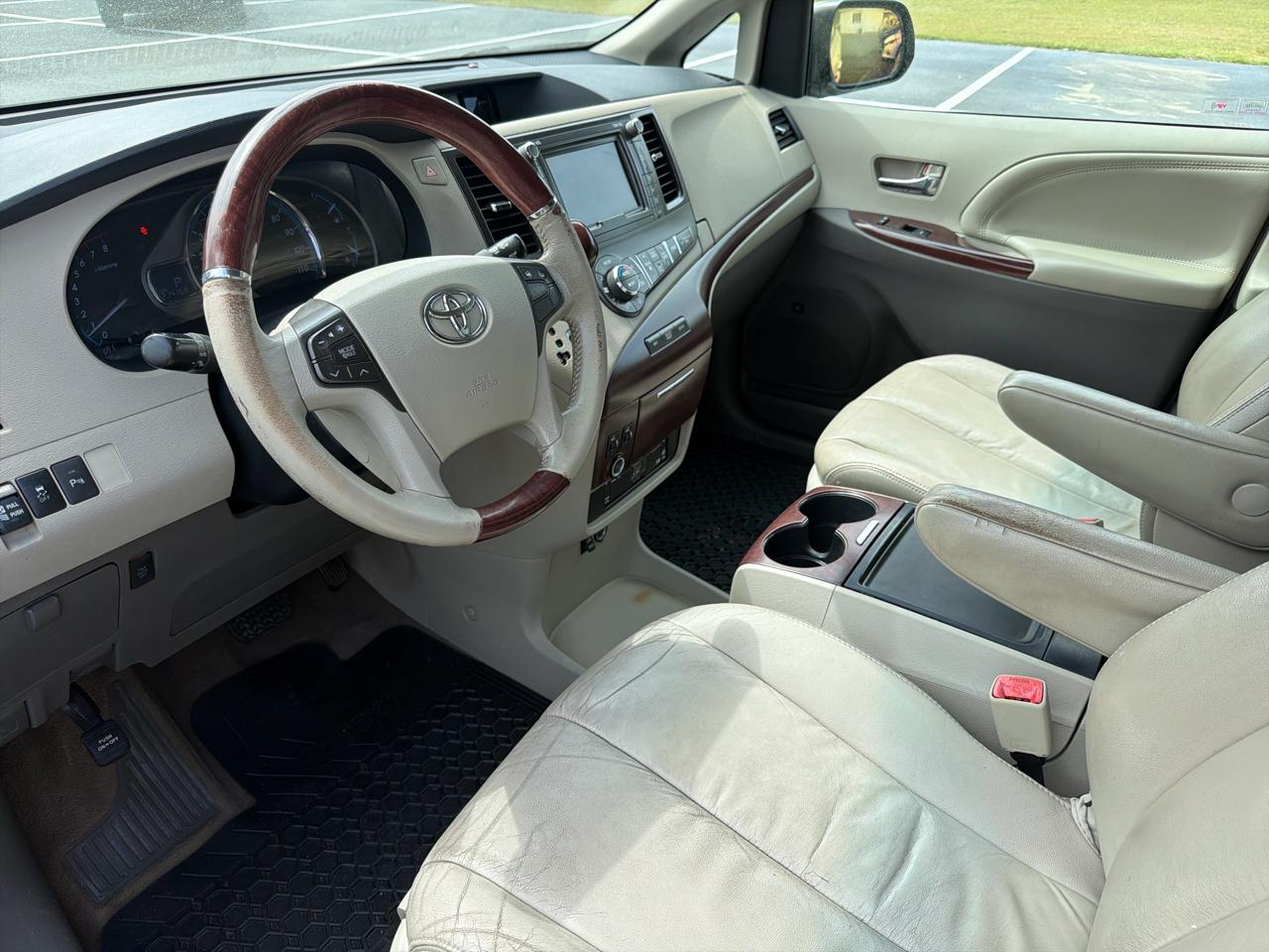 Toyota Sienna XLE FWD 8-Passenger V6 2012