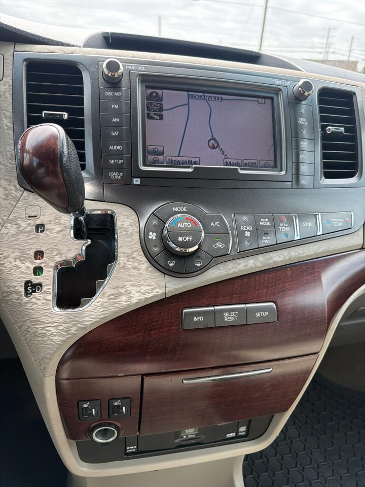 Toyota Sienna XLE FWD 8-Passenger V6 2012