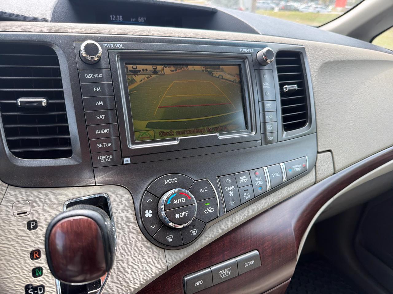 Toyota Sienna XLE FWD 8-Passenger V6 2012