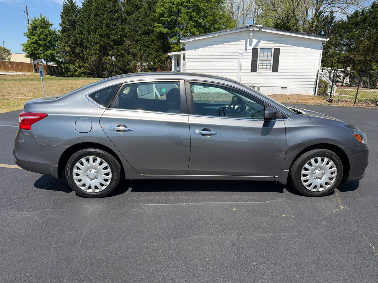 Nissan Sentra S 6MT 2017