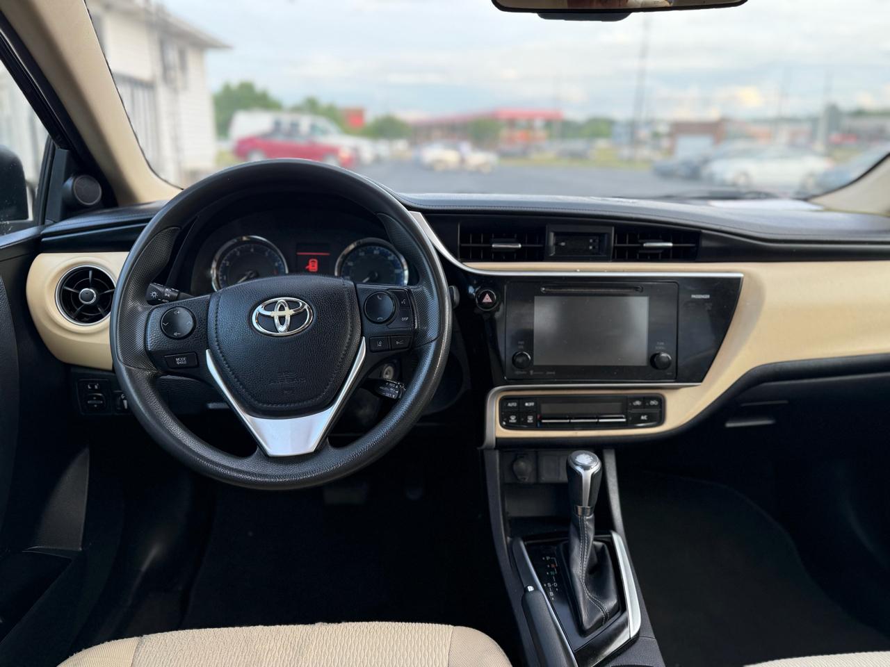 Toyota Corolla 4dr Sdn Auto LE (Natl) 2017