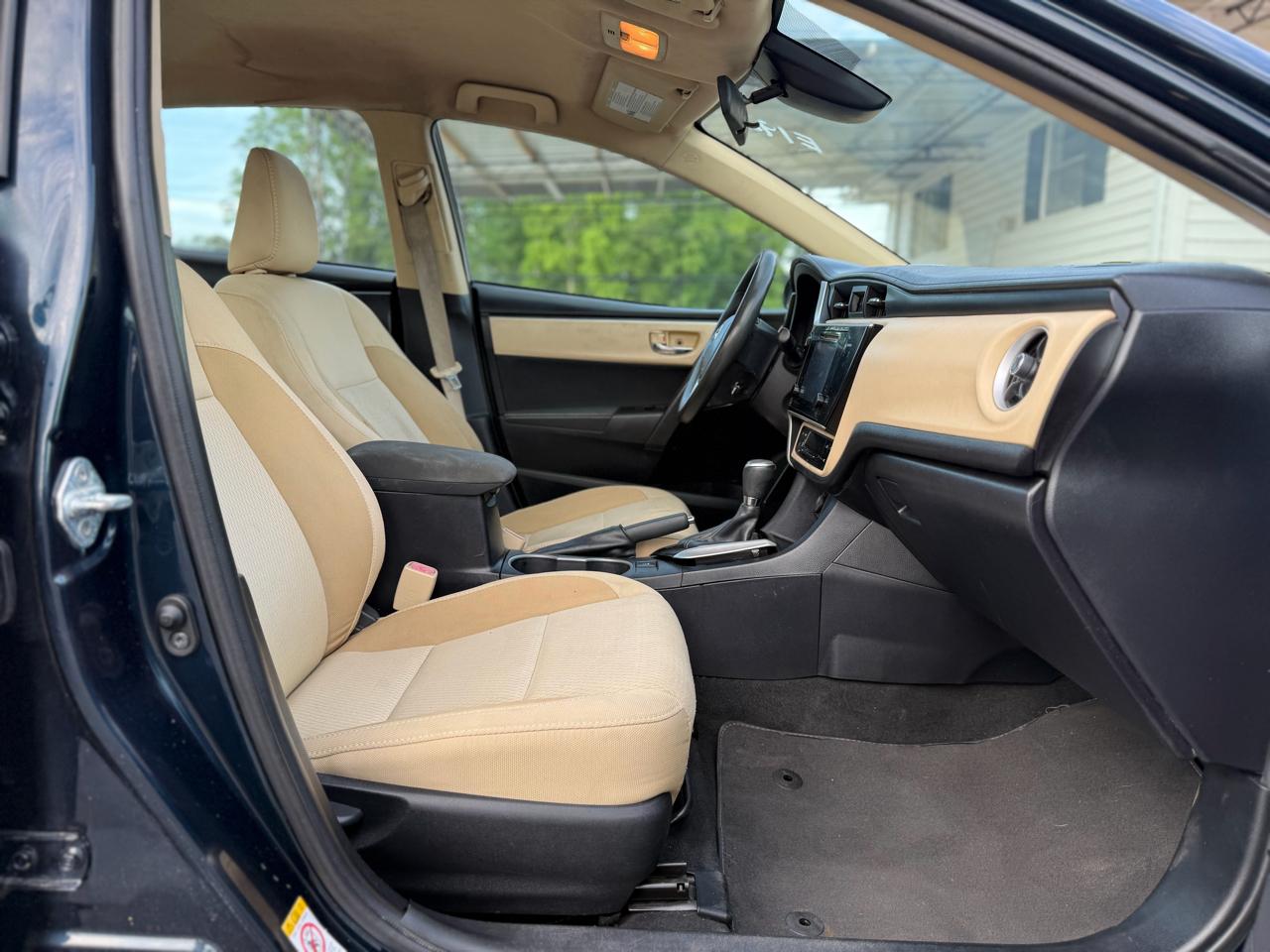 Toyota Corolla 4dr Sdn Auto LE (Natl) 2017