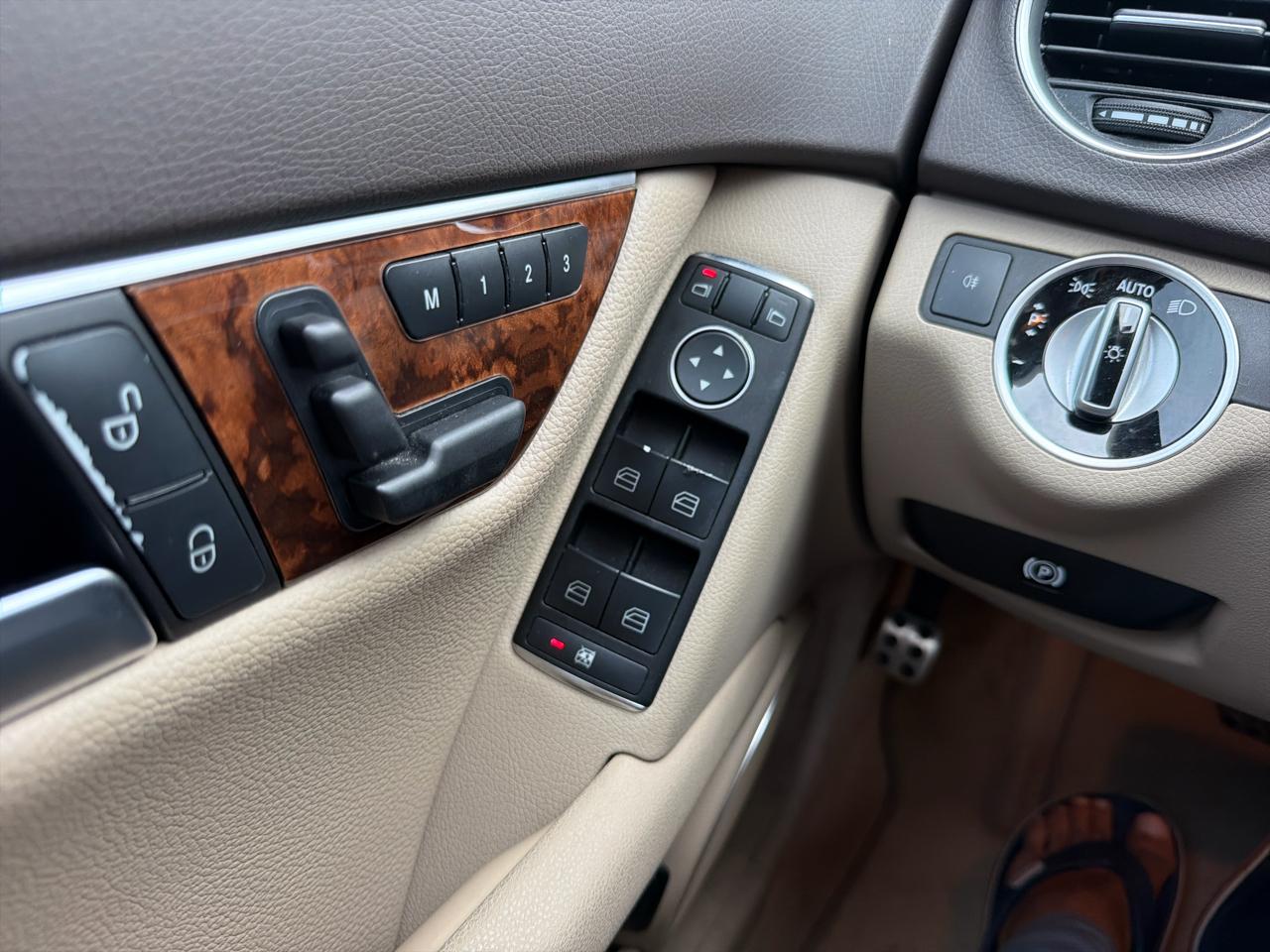 Mercedes-Benz C-Class C250 Luxury Sedan 2012