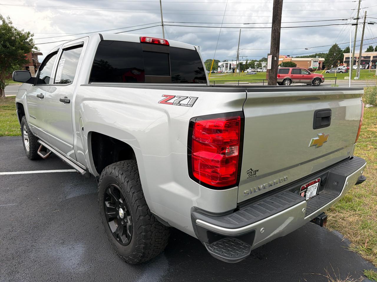 Chevrolet Silverado 1500 4WD Crew Cab 143.5" LT w/2LT 2018