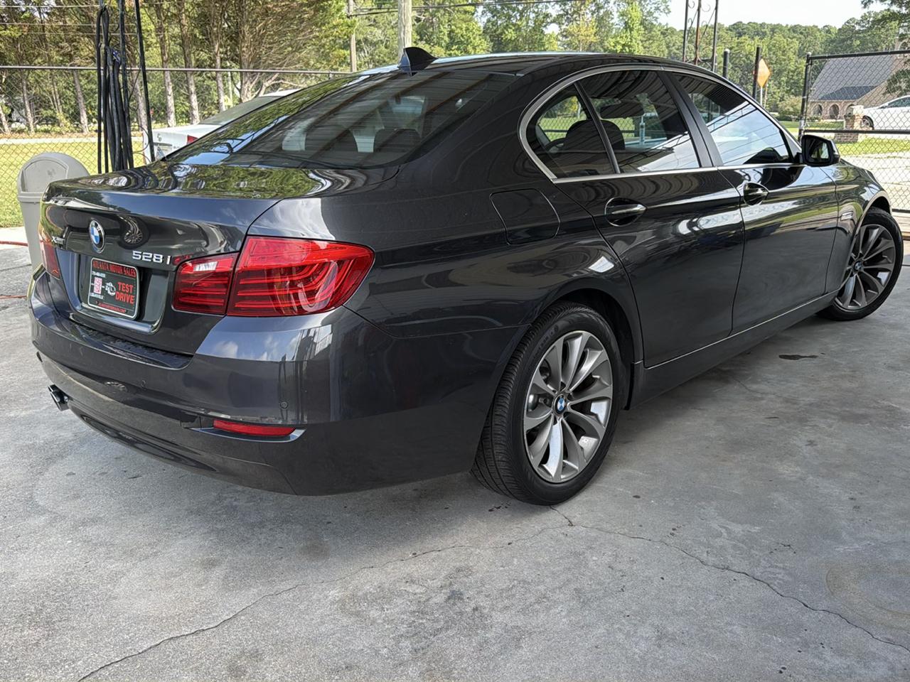 BMW 5-Series 528i xDrive 2015