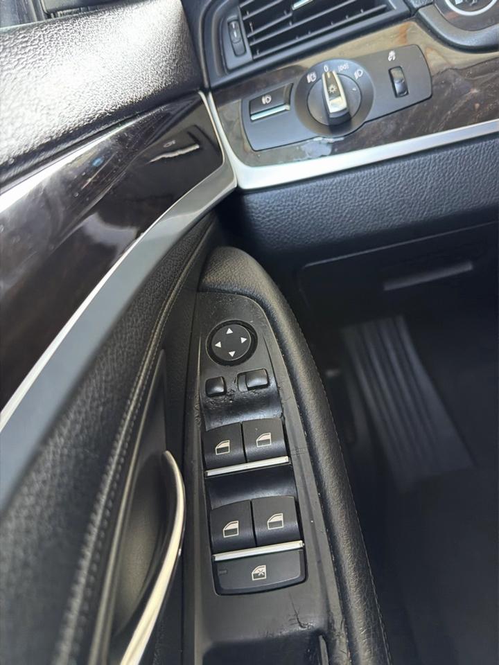BMW 5-Series 528i xDrive 2015