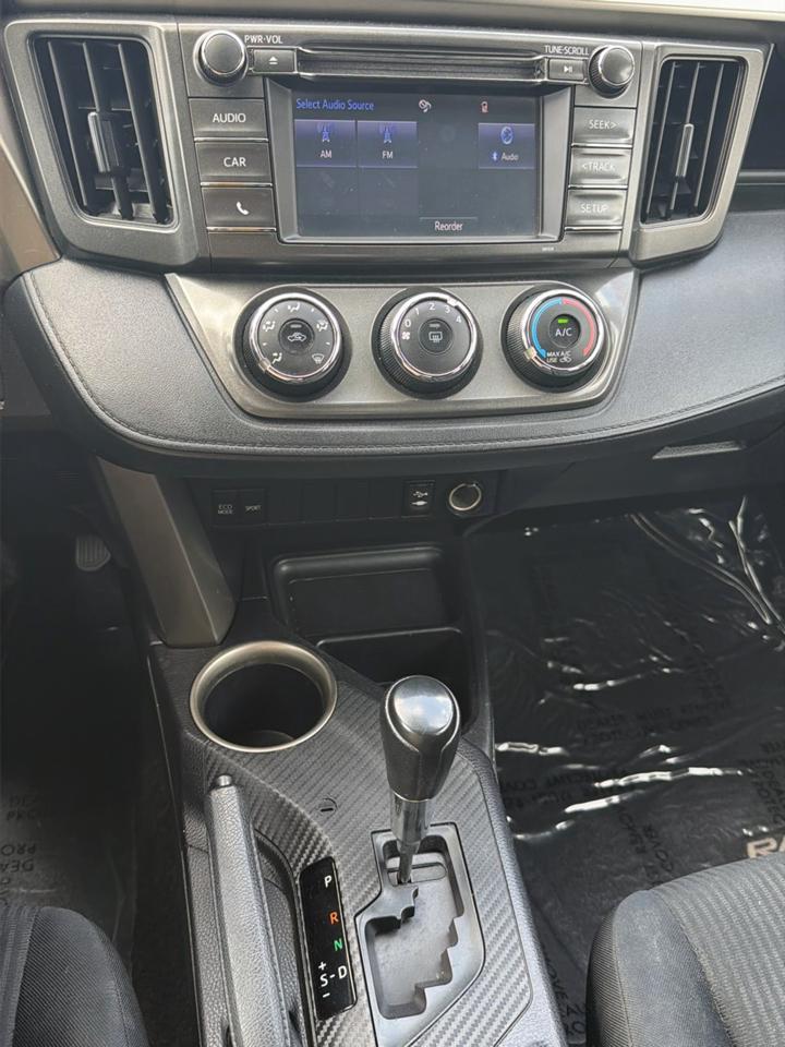 Toyota RAV4 LE FWD 2015