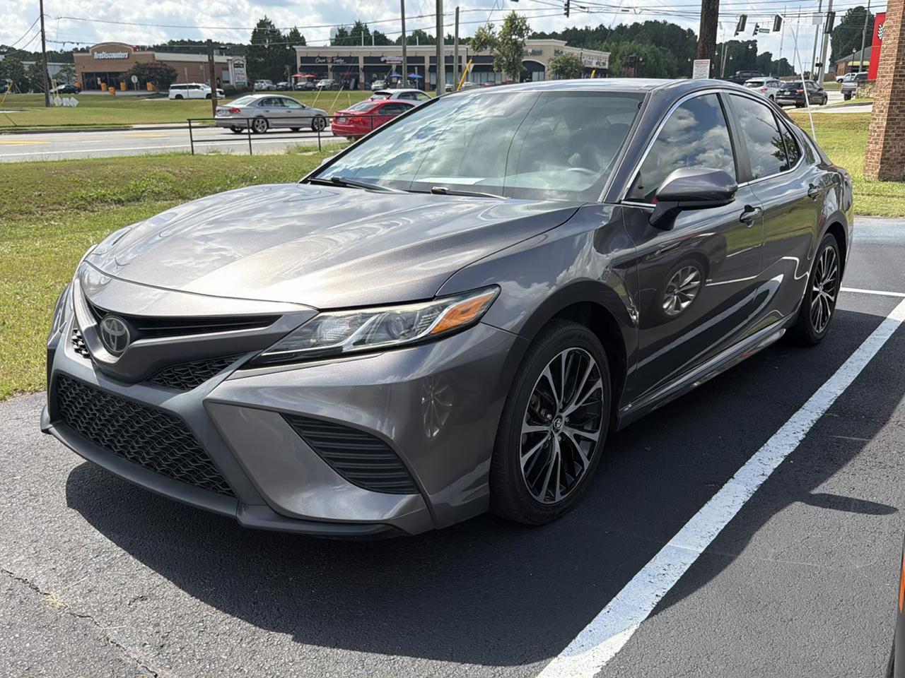 Toyota Camry SE 2020