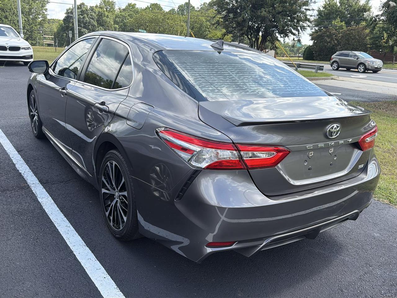 Toyota Camry SE 2020