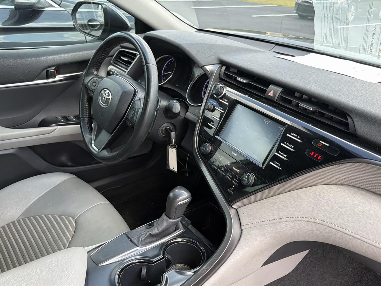 Toyota Camry SE 2020
