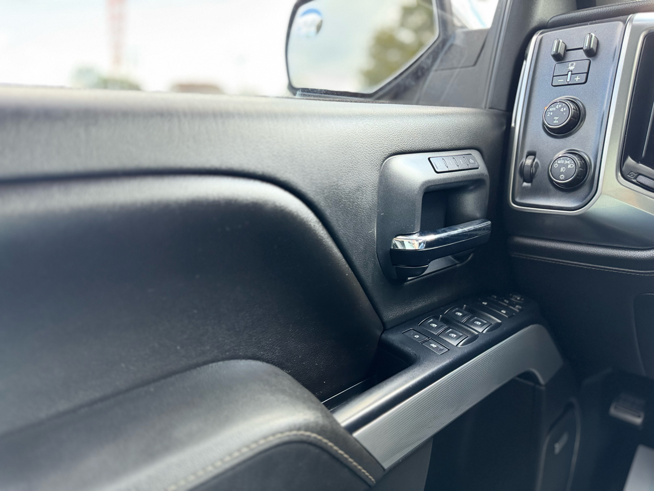 Chevrolet Silverado 1500 LTZ Double Cab Short Box 4WD 2016 Chevrolet Silverado 1500 LTZ Double Cab Short Box 4WD 2016