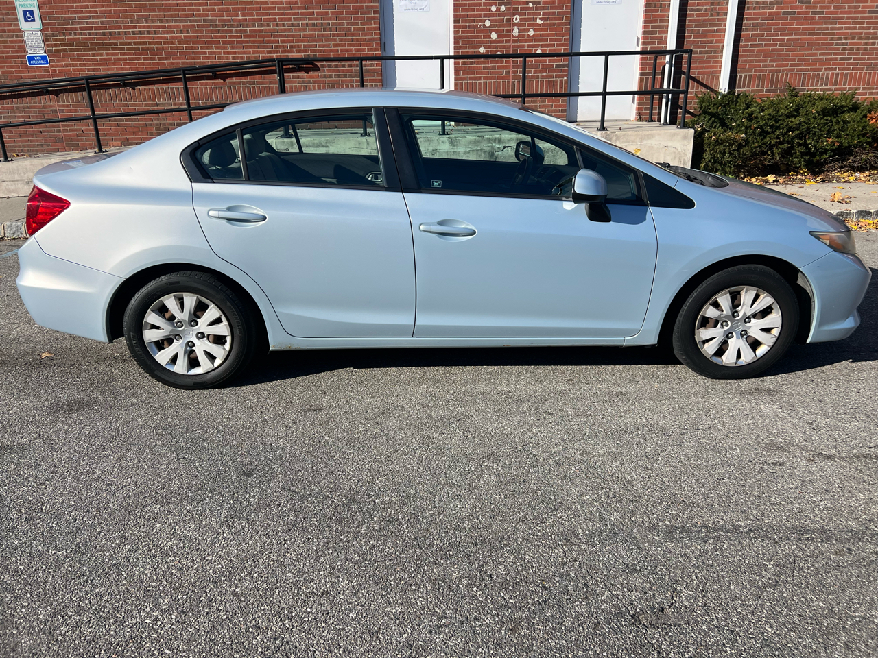 Honda Civic LX Sedan 5-Speed AT 2012